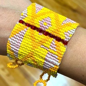 Beaded hand made bracelet 🍋